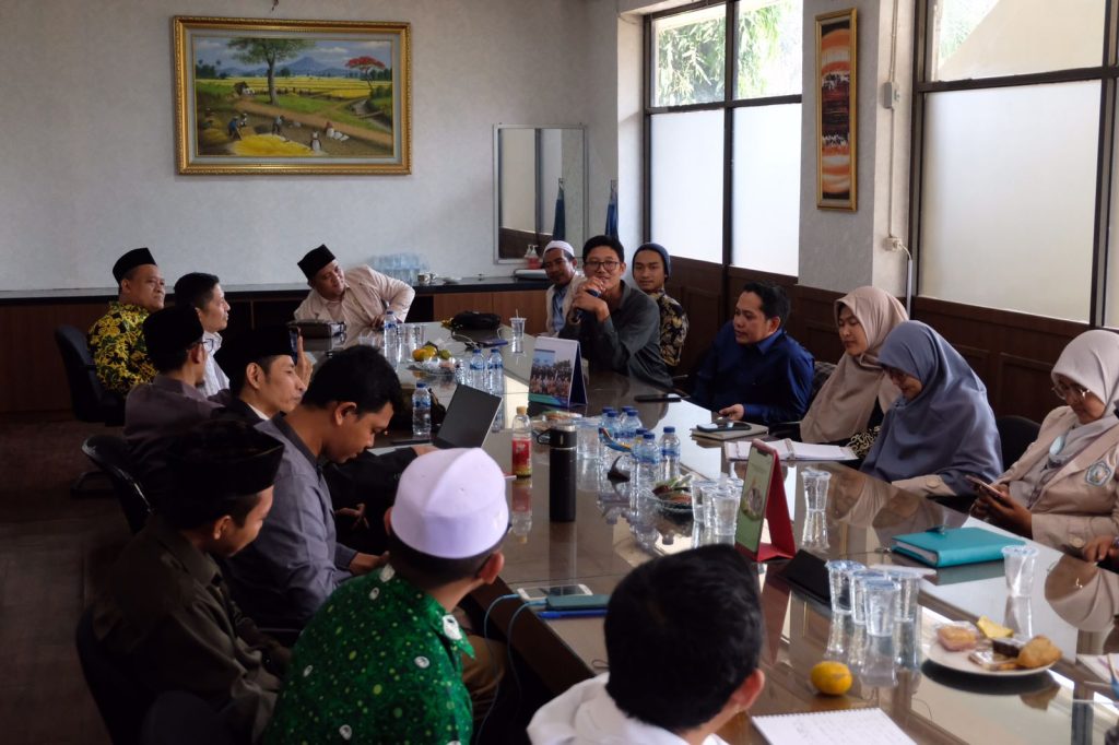 PKM (Pengabdian kepada Masyarakat) 2 foto kunjungan